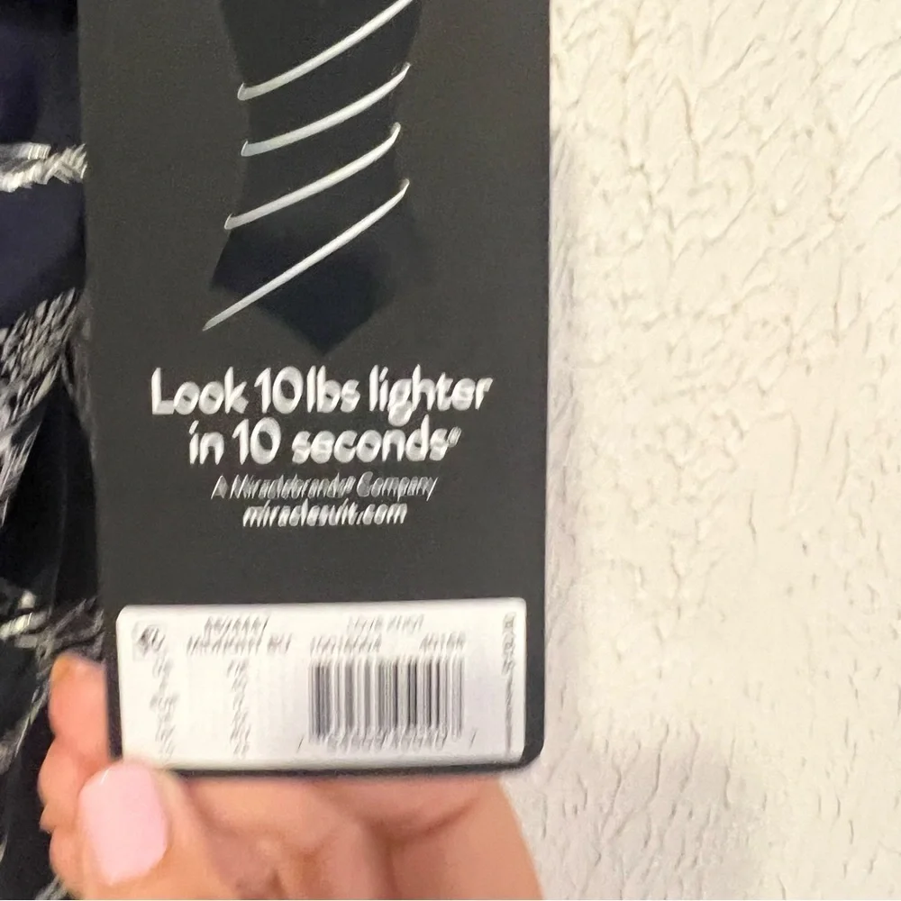 Miraclesuit Navy and White Nautical Rope design Tankini TOP ONLY size 8 - Picture 8 of 12